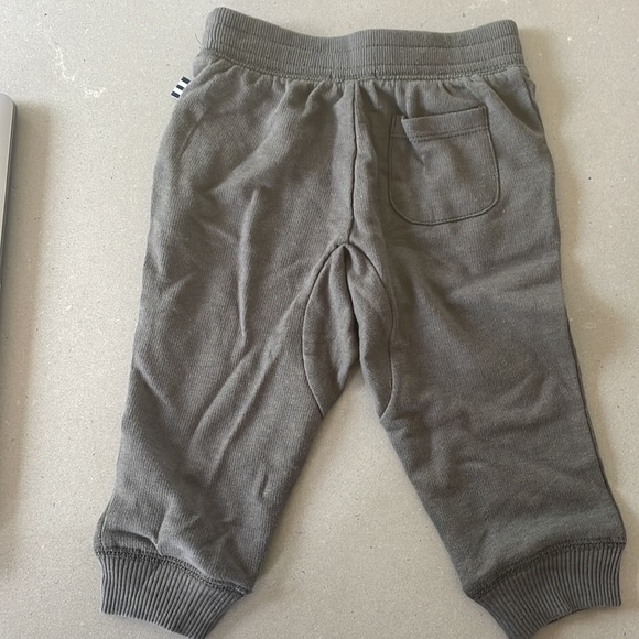 BNWT Splendid grey baby sweatpants. Size 6-12M. - Picture 2 of 3